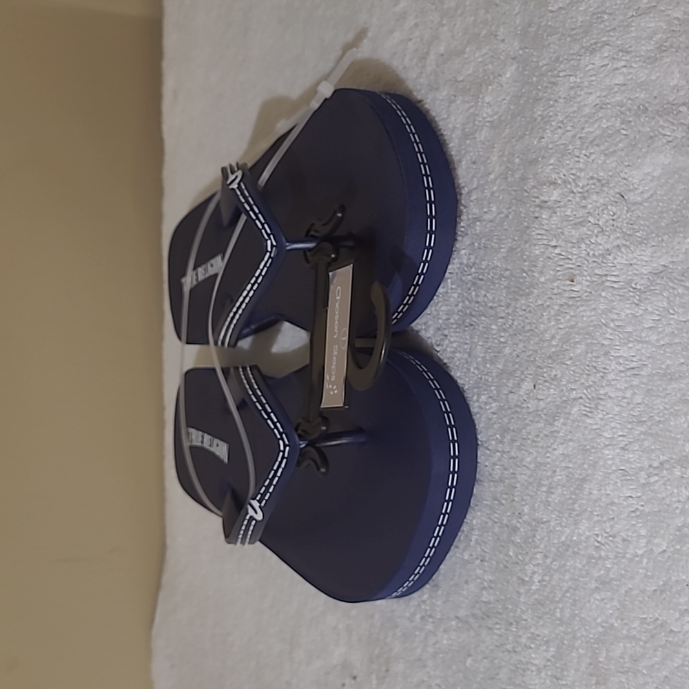 TRUE RELIGION Flip Flops